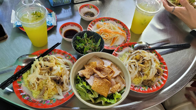 Quán cơm gà Bà Buội: Hương vị giữ chân người trở lại Hội An