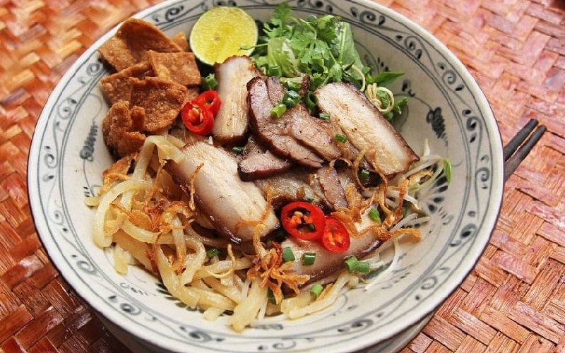 Cao lầu là gì? Tìm hiểu món đặc sản phố Hội đậm đà đến lạ