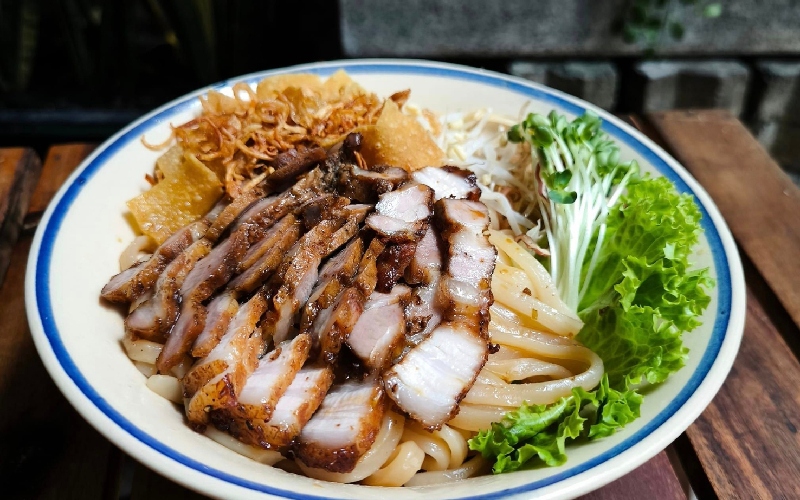 Cao lầu là gì? Tìm hiểu món đặc sản phố Hội đậm đà đến lạ