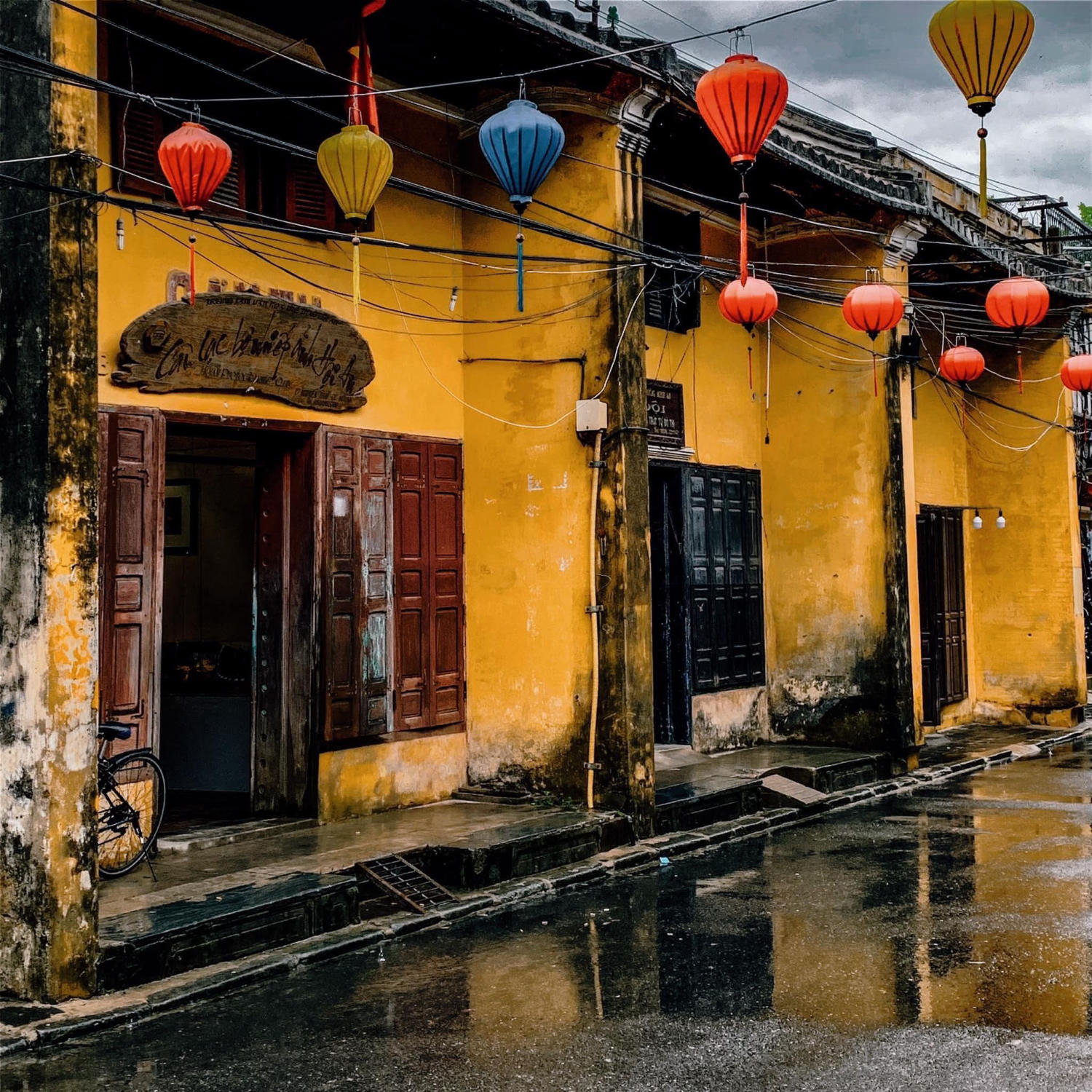 Hội An ngày mưa và nét đẹp khác lạ bất chấp cả thời tiết