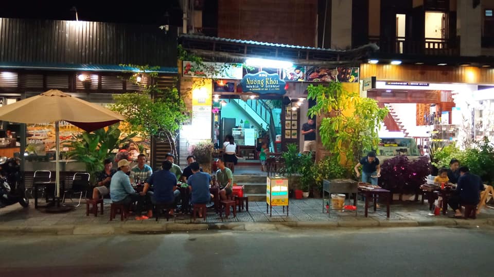 Nướng Khói BBQ Hội An - Oanh tạc thịt nướng và uống rượu soju vỉa hè phố cổ