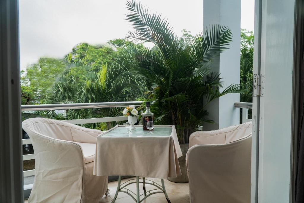 The Moon Villa Hoi An - Căn biệt thự trắng xinh đẹp nổi bật giữa Hội An hoài niệm