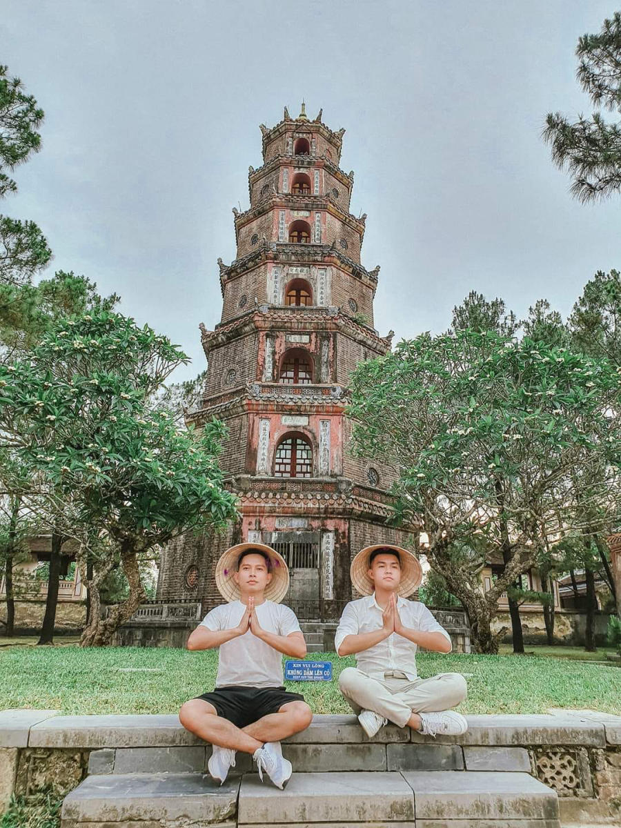 Cùng bạn thân đơn vị hỗ trợ và đem về bộ ảnh sống ảo triệu view