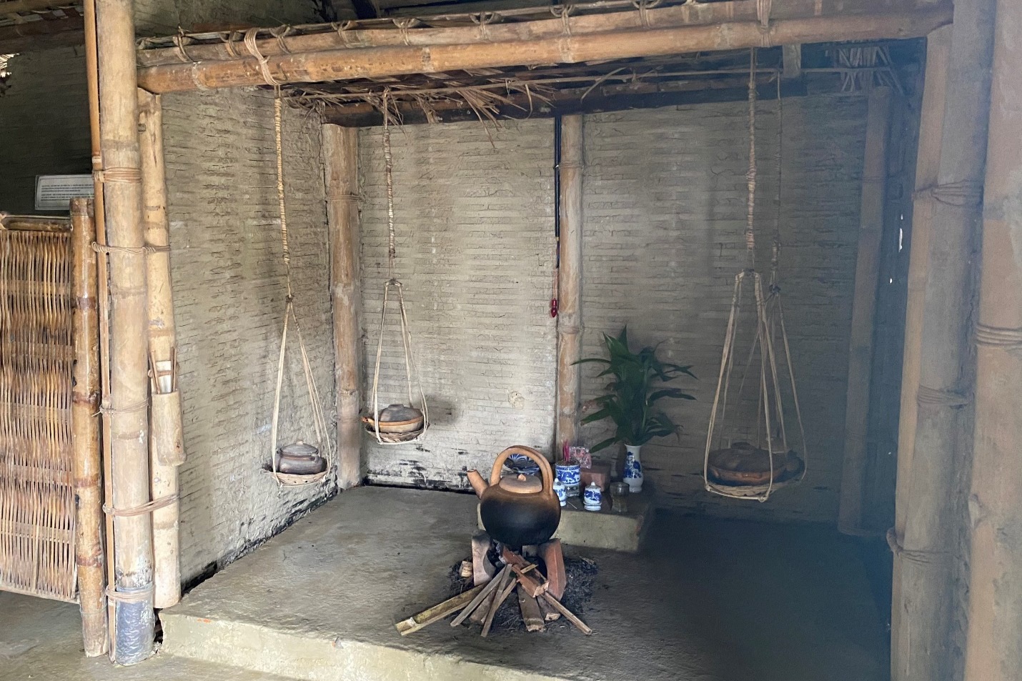Nhà lưu niệm Bác Hồ - Về huế ghé thăm ngôi nhà lưu giữ những kỷ vật về Bác
