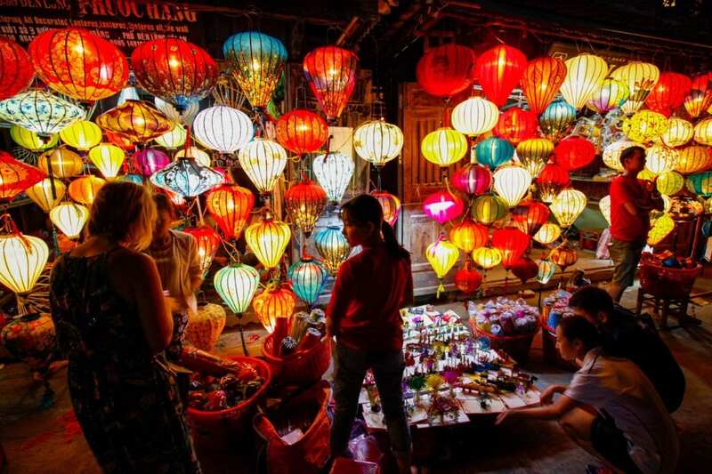 Phố cổ Hội An về đêm có gì? Top 10 trải nghiệm đáng giá nhất