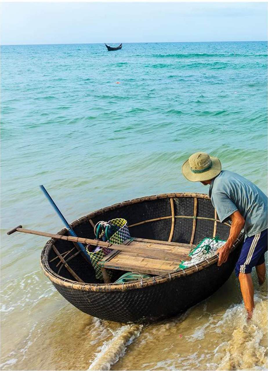 Về Bãi biển Vinh Thanh xinh đẹp để 'trốn' cái nắng oi ả của ngày hè xứ Huế