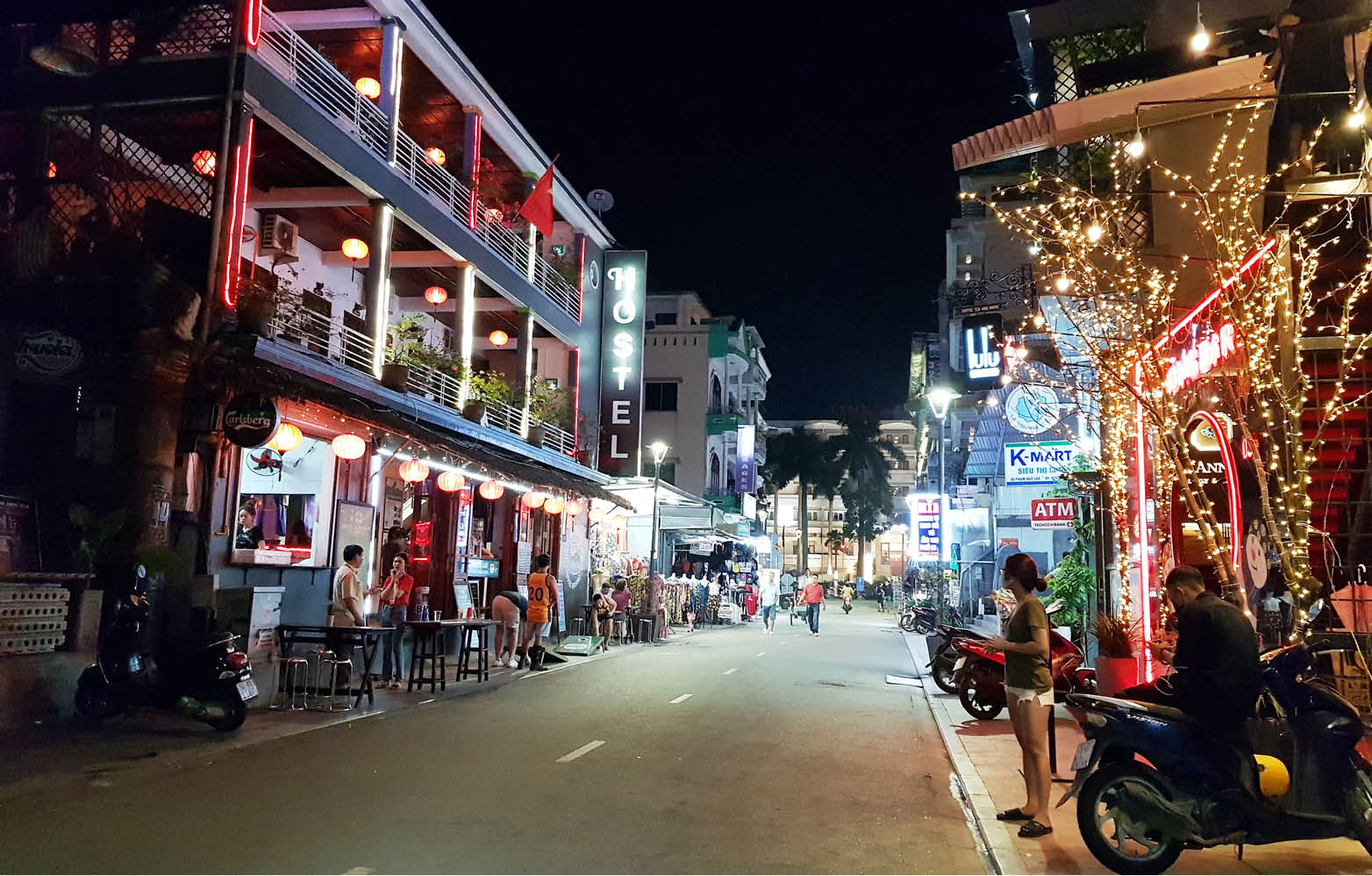 Review phố Tây Huế - Điểm ĂN CHƠI về đêm tấp nập du khách ở Cố đô - đơn vị hỗ trợ
