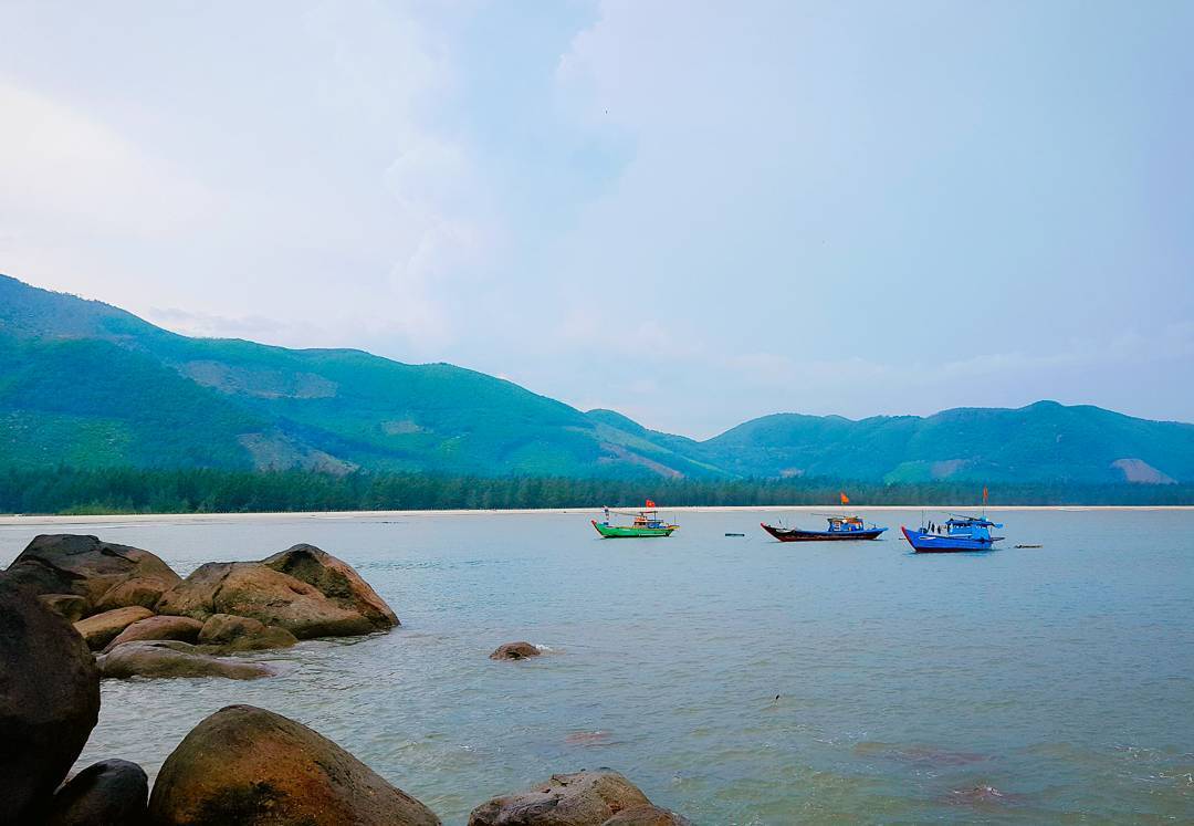 Biển Lộc Bình - Đắm say trước vẻ đẹp hoang sơ của nàng tiên biển xứ Huế